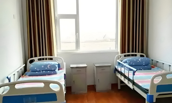 这位退休老书记的一记耳光打醒多少麻木的心？